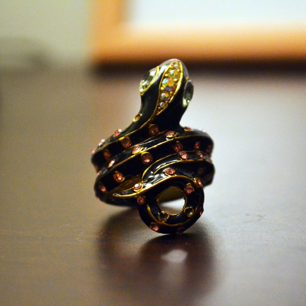 Betsey Johnson: Snake Ring